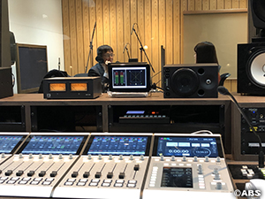 写真：ラジオ番組収録の様子2